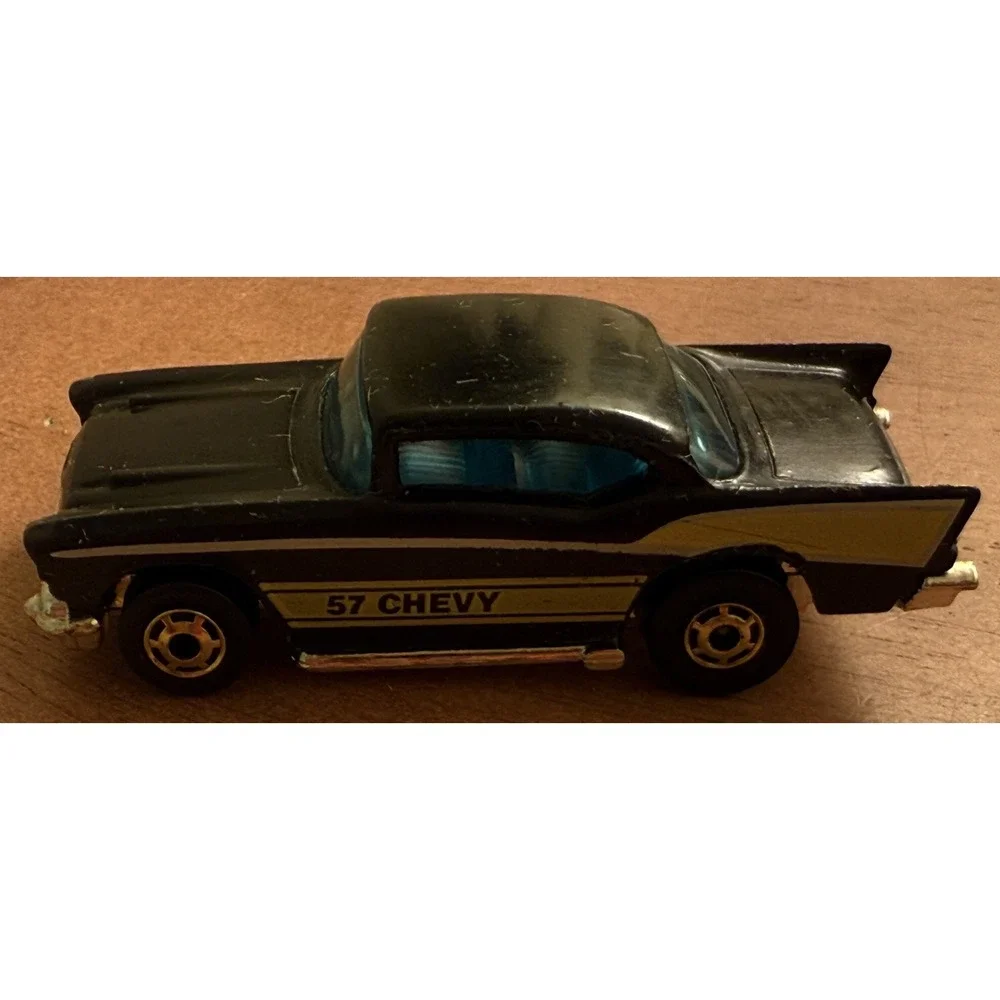 Vintage 1976 Hot‎ Wheels Black 1957 Chevy Chevrolet Hong Kong Gold Rims Car